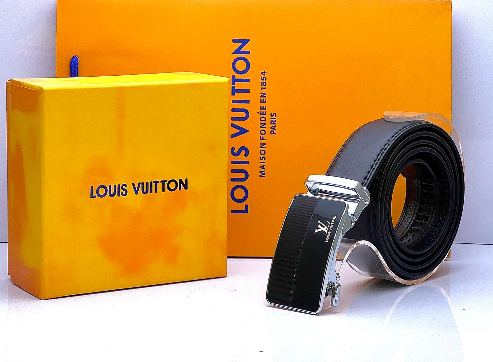 BRANDED BELT